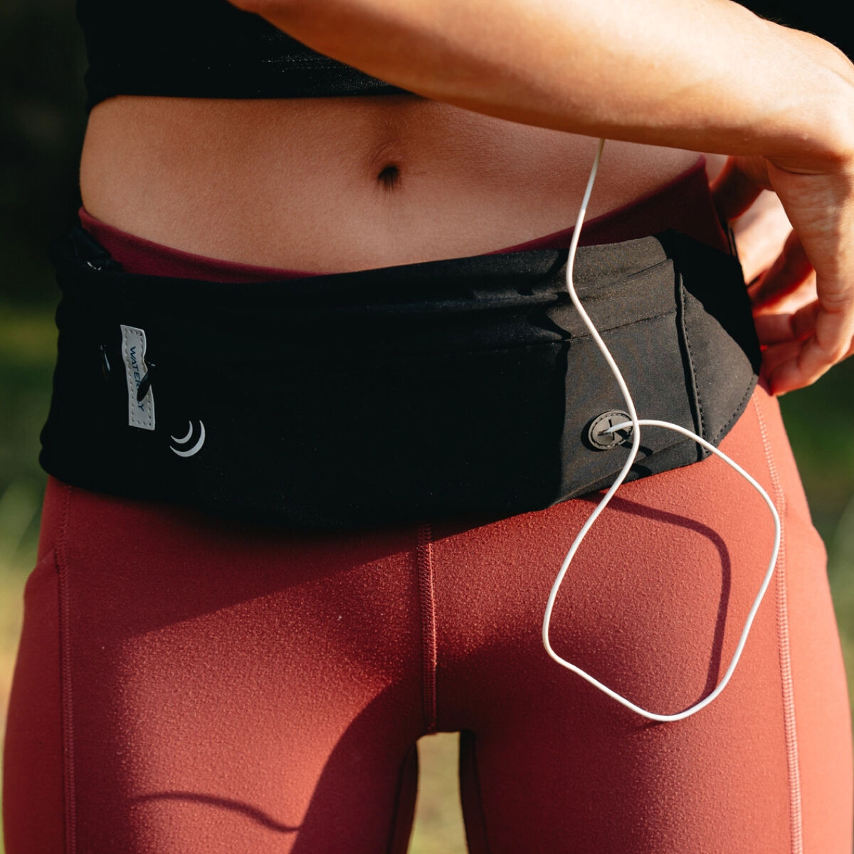 Waterfly Running Waist Bag 3.0 Black Unisex Lycra 1L with Reflectors & Headphone Output