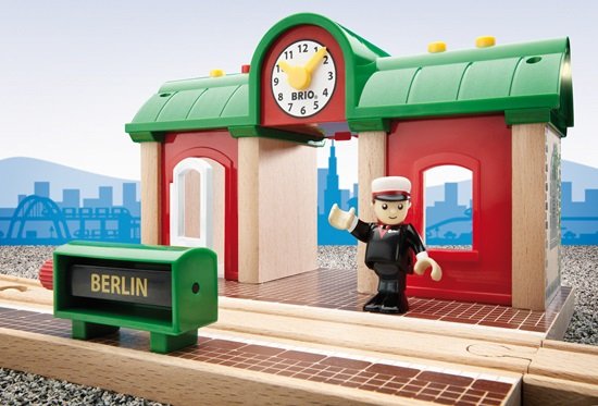 Brio Estación Tren Parlante World 33578
